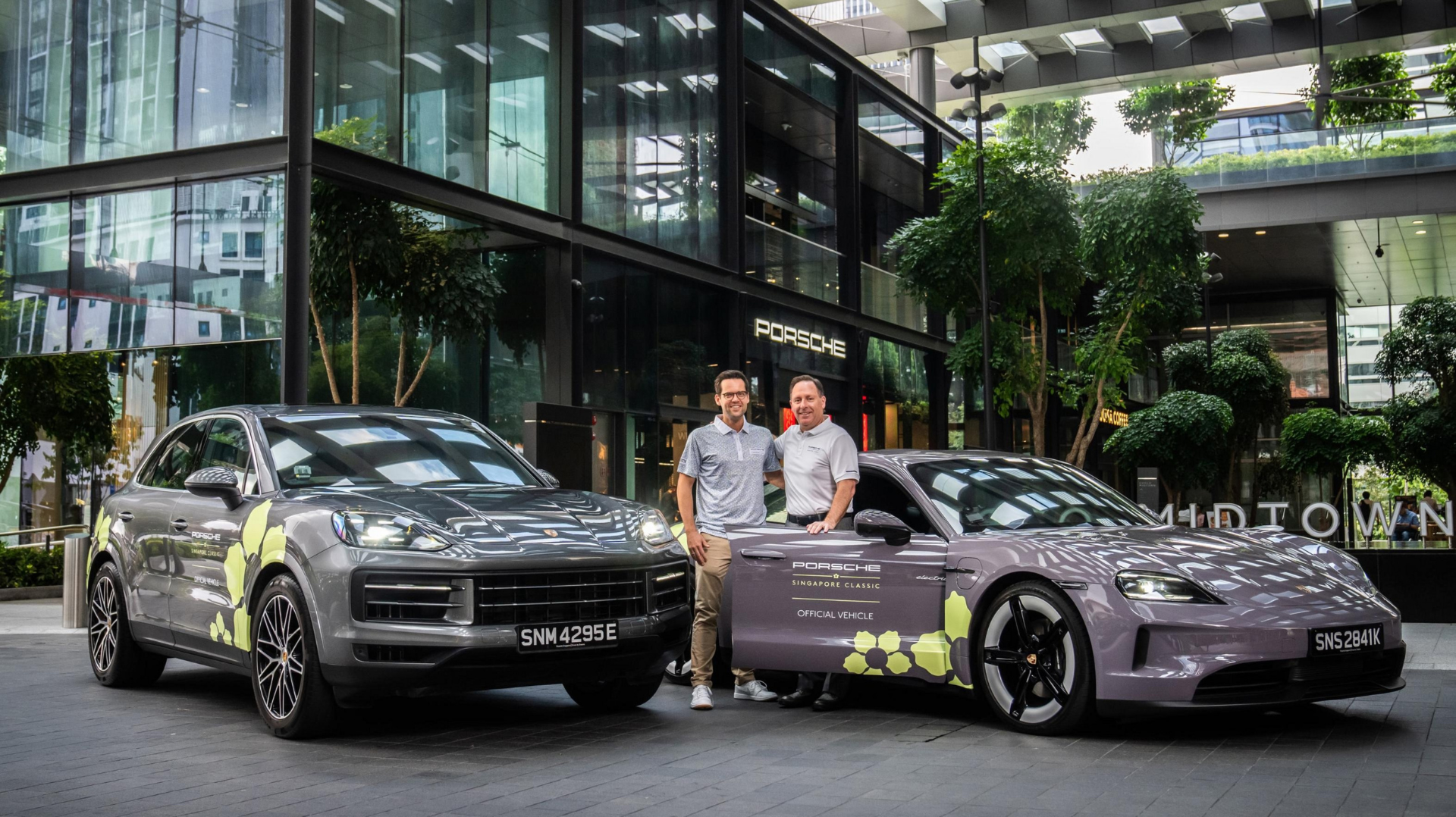 Cayenne, Taycan, Andre Brand, General Manager Porsche Singapore, Patrick Bowers, Executive Championship Director, Handover Shuttle Cars, Porsche Singapore Classic, 2025, Porsche AG