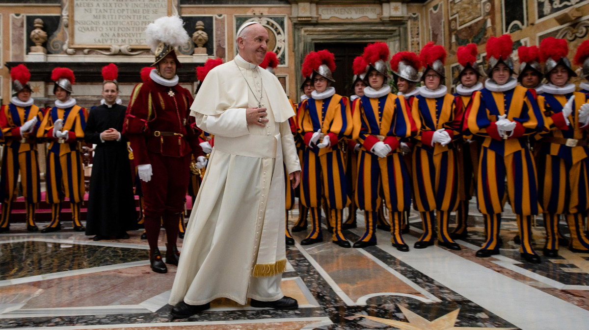 Why Does the Vatican Rely on Swiss Guards to Protect the Pope?