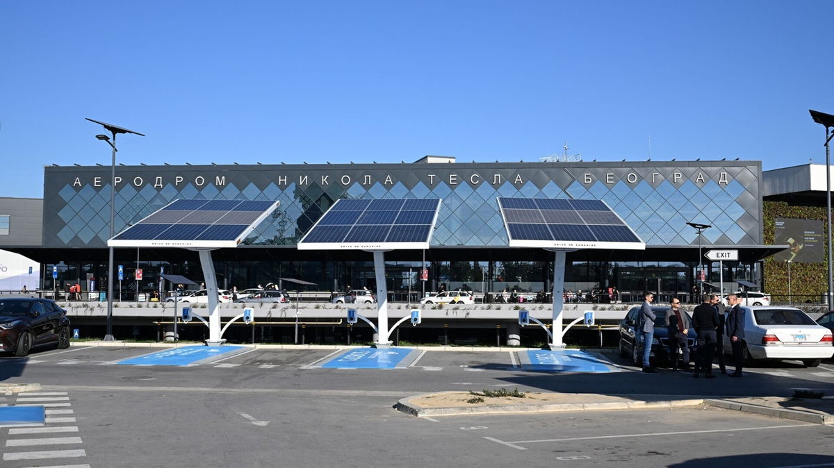 World’s First Airport to Offer Off-Grid Solar Charging for Electric Vehicles