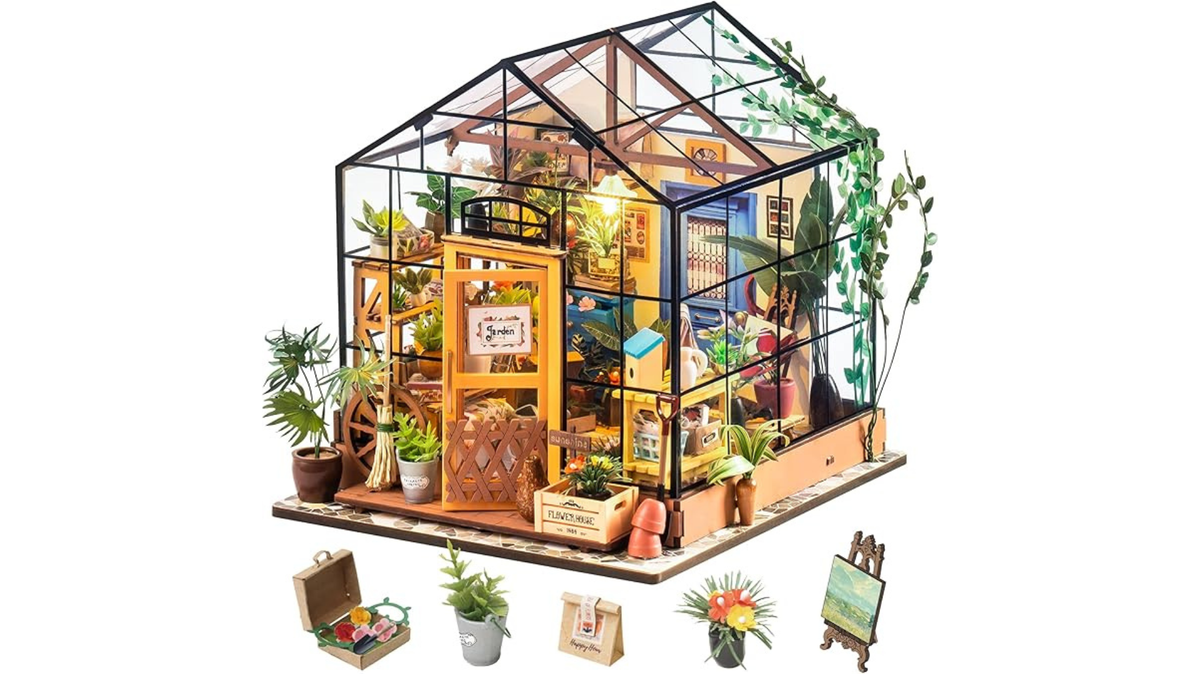 Gifting Countdown: 14th Day — DIY Miniature Greenhouse