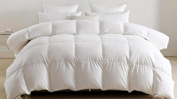 Luxury Down Feather Fibers Comforter