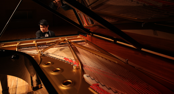 Nobuyuki Tsujii Performing