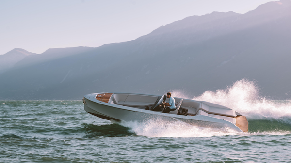 eFantom Electric Boat Wins Prestigious Awards